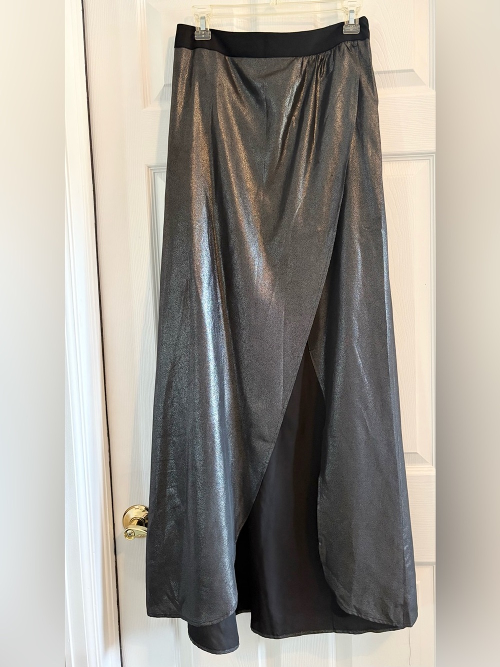EXPRESS WRAP AROUND MAXI SKIRT WOMENS 10 BLACK SILVER METALLIC FLOWY MYSTERIOUS